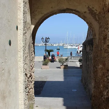 Solelunamare Гостьовий будинок Альгеро